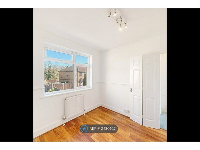 3 Bedroom End Of Terrace House To Rent In Western Avenue, Dagenham, RM10