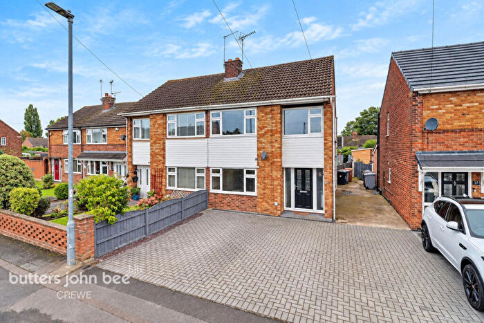 3 Bedroom Semi-Detached House For Sale In Bilton Way, Crewe, CW2