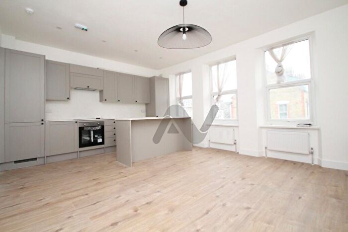 4 Bedroom Flat To Rent In Glebe Road, Hornsey, London, N8