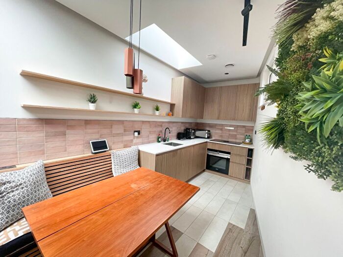 1 Bedroom Mews To Rent In Lexham Gardens Mews, W8