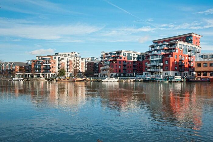 2 Bedroom Apartment For Sale In Charter Quay, Kingston Upon Thames, KT1