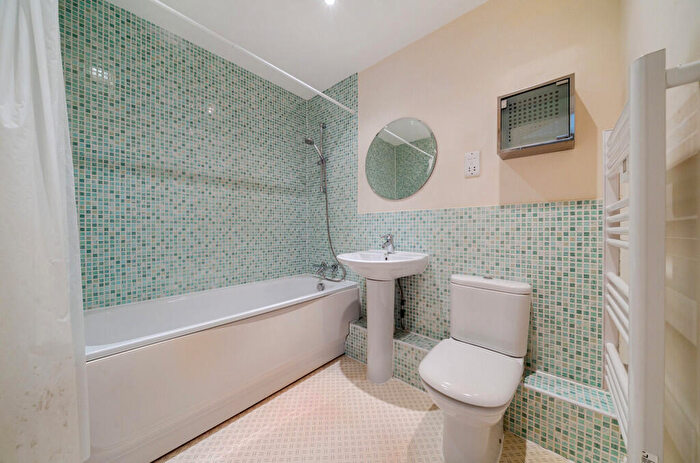 2 Bedroom Flat For Sale In Elm Road, Sidcup, DA14