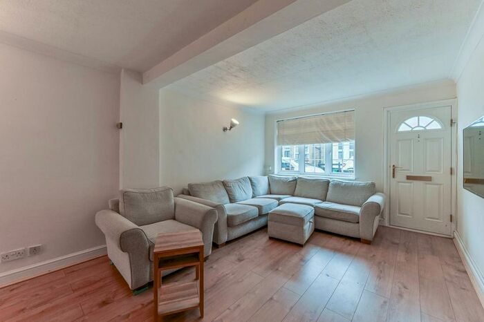 2 Bedroom Property To Rent In Sultan Street, Beckenham, BR3