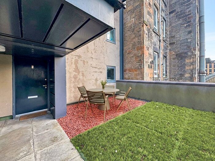 1 Bedroom Flat For Sale In Kent Road, Charing Cross, G3