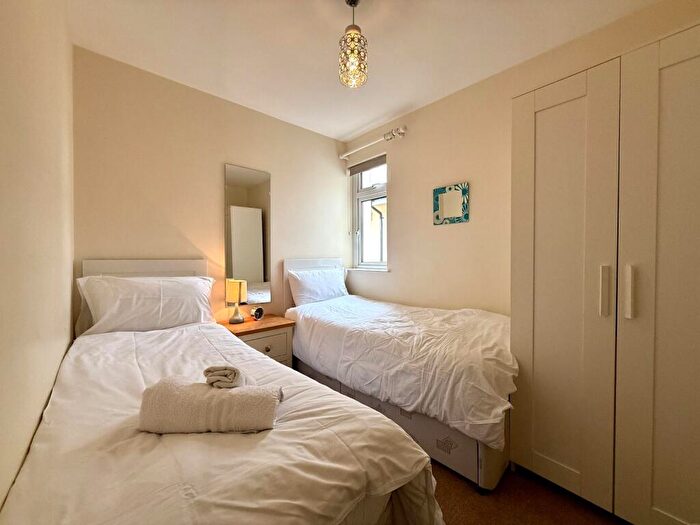 2 Bedroom Bungalow For Sale In Riverside Bungalows, Llanbedr, LL45