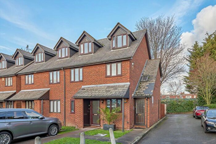 2 Bedroom Maisonette To Rent In Ashbourne Road, Tooting, CR4