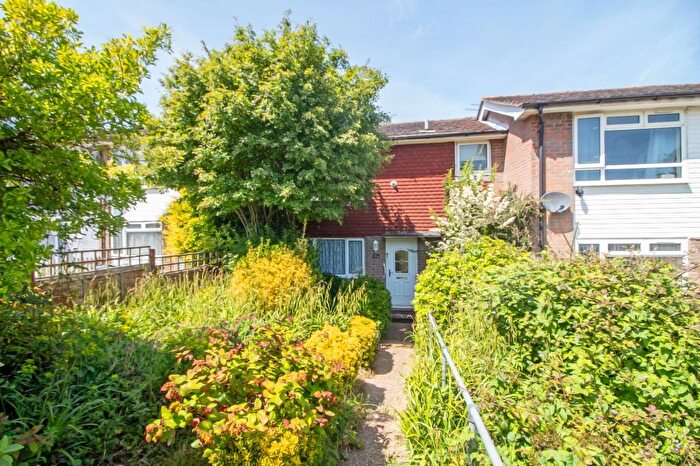 3 Bedroom Semi-Detached House For Sale In Ireland Way, Waterlooville, PO7