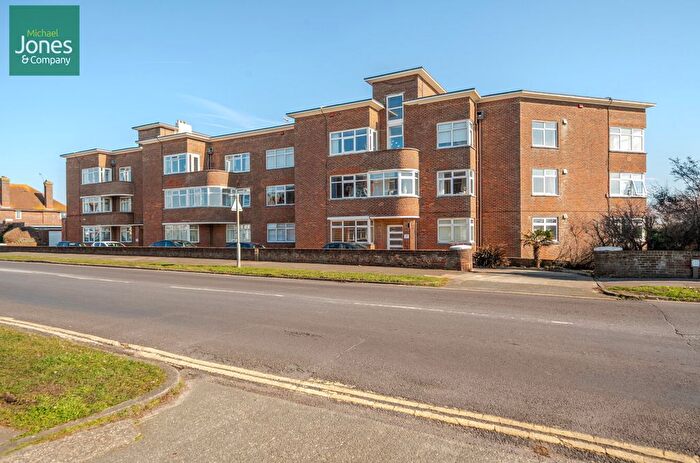 3 Bedroom Flat To Rent In George V Avenue, Worthing, West Sussex, BN11