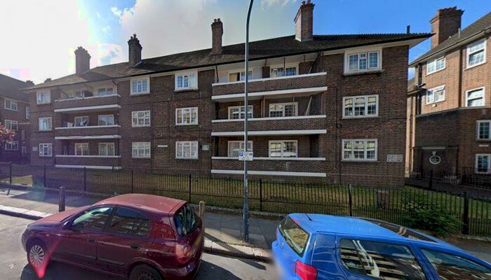 2 Bedroom Flat For Sale In Kingsman Street, London, SE18