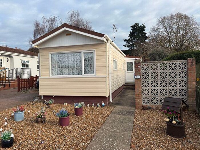 2 Bedroom Park Home For Sale In Folly Park, Clapham, MK41