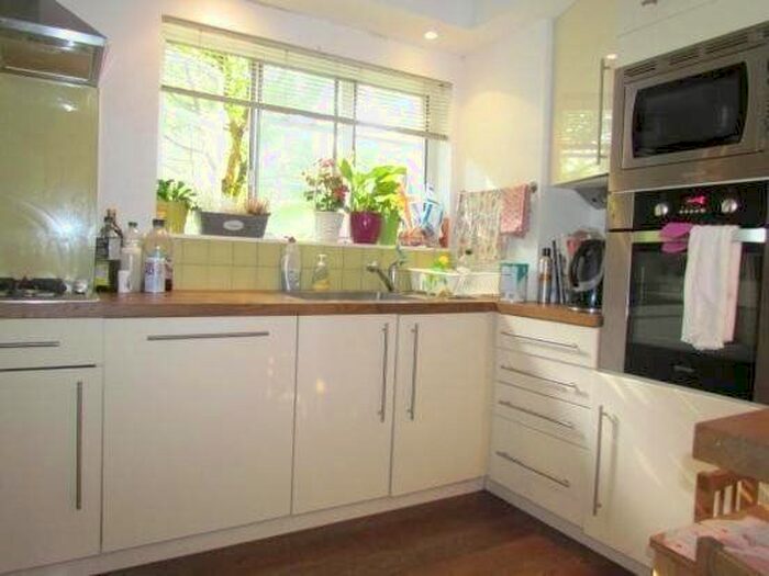 3 Bedroom Flat To Rent In Brookland Rise, London NW11