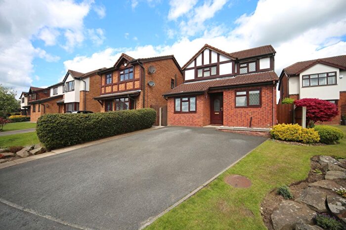 3 Bedroom Detached House For Sale In The Fields, Aspull, WN2