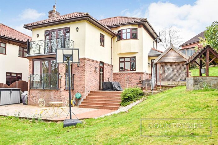 4 Bedroom Detached House For Sale In Badger Hall Avenue, Thundersley, SS7