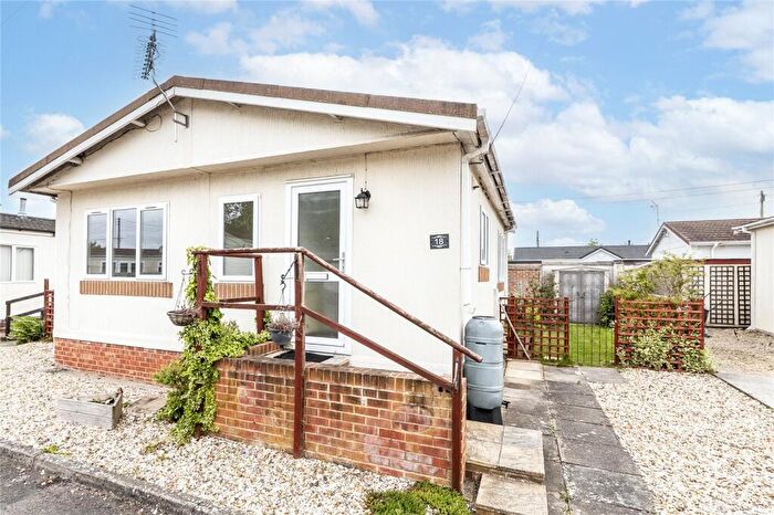 2 Bedroom Park Home For Sale In Ladycroft Park, Blewbury, Didcot, Oxfordshire, OX11