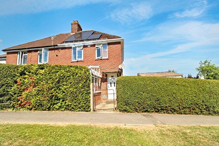 3 Bedroom Semi Detached House For Sale In Cherry Orchard, Marlborough, SN8