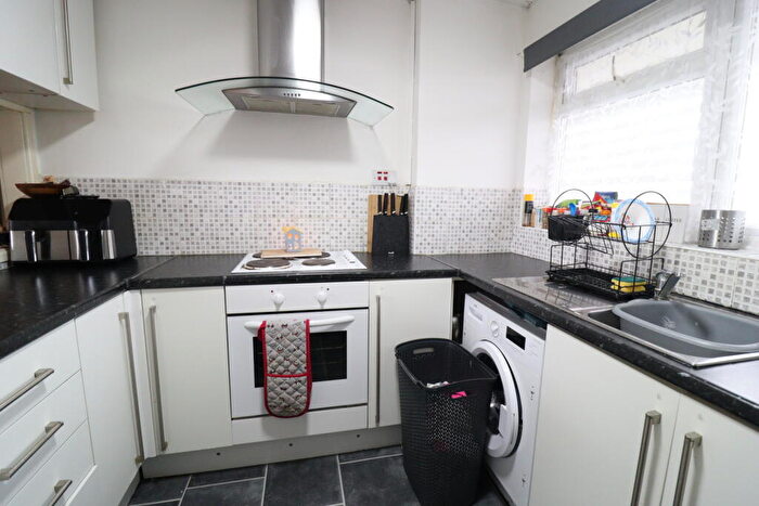1 Bedroom Apartment For Sale In Ballards Walk, Lee Chapel North, Basildon, Essex, SS15