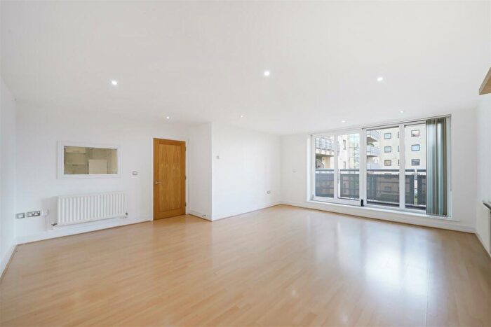 2 Bedroom Apartment For Sale In Wards Wharf Approach, Silvertown, E16