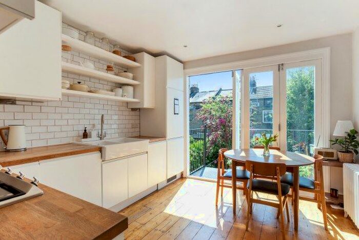 3 Bedroom Flat To Rent In Eastbury Grove, London, W4
