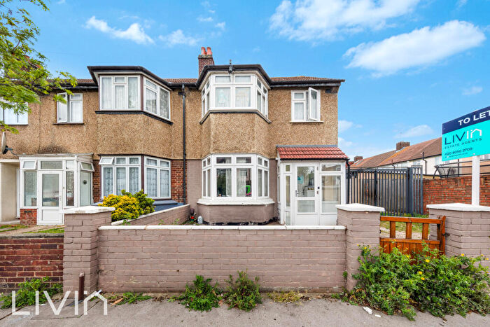 3 Bedroom Semi Detached House To Rent In Brading Road, Croydon, CR0