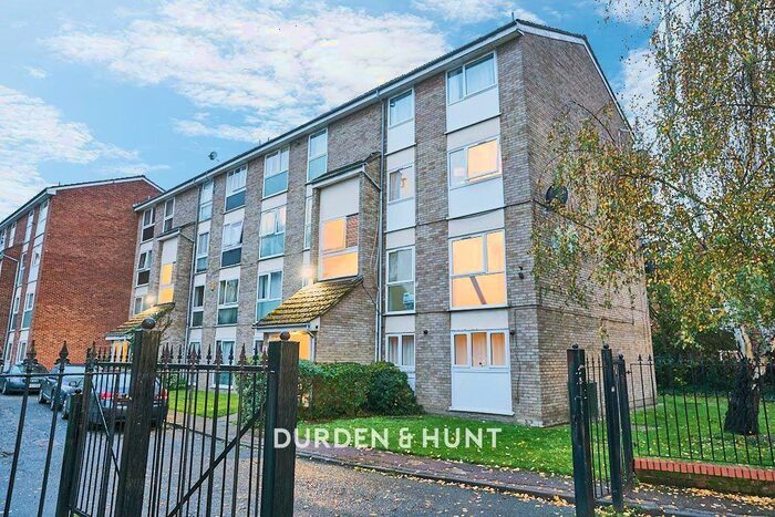 2 Bedroom Apartment For Sale In Aylesbury Close, Forest Gate, E7
