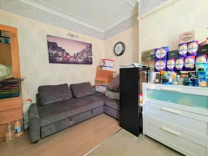 Studio To Rent In Lansdowne Grove, Neasden NW10