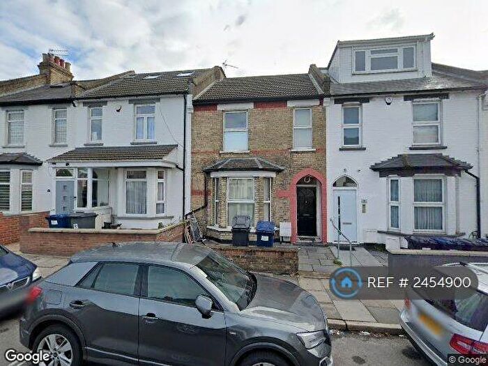 4 Bedroom Terraced House To Rent In Station Road, London, NW4
