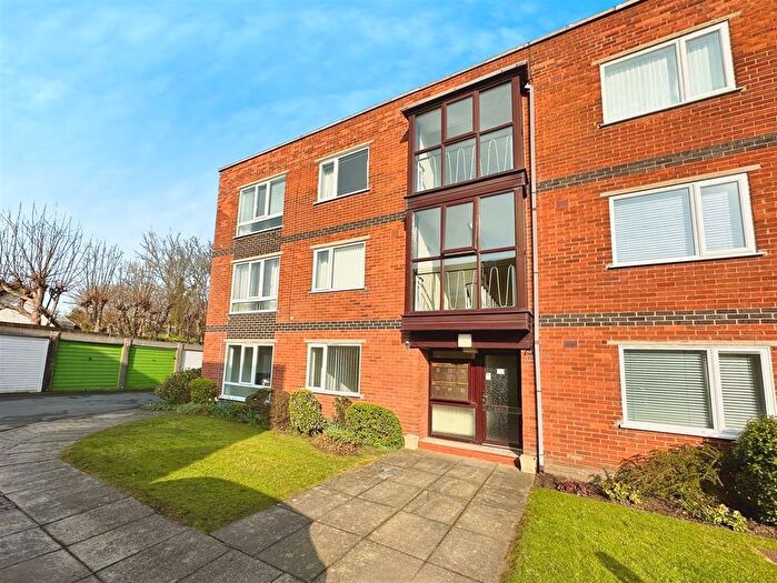 2 Bedroom Flat To Rent In Hamilton Court, Merrilocks Road, Blundellsands, L23