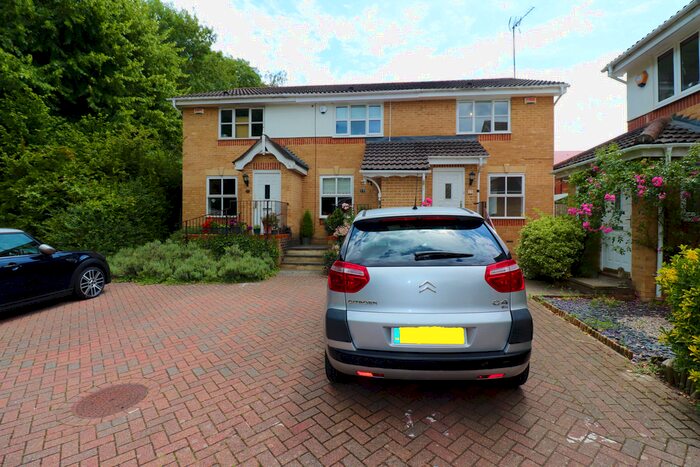 2 Bedroom Semi-Detached House To Rent In Helegan Close, Orpington, BR6
