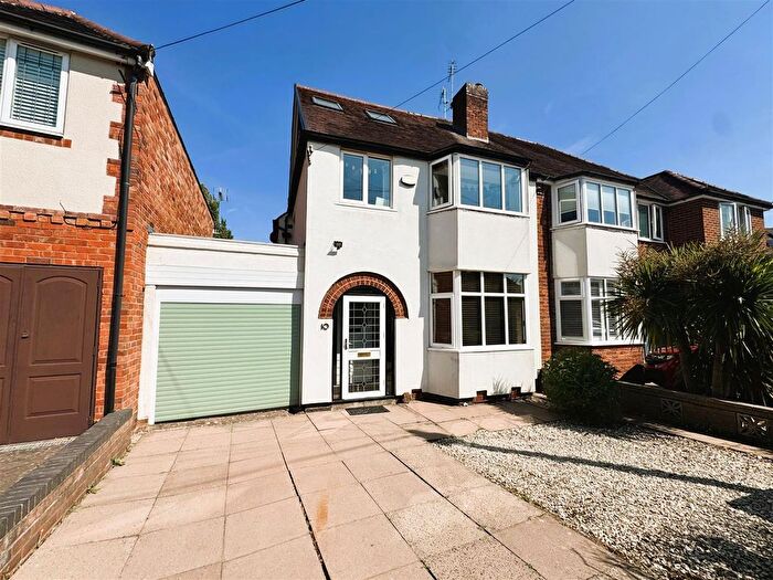 4 Bedroom Semi-Detached House For Sale In Colmore Avenue, Kings Heath, Birmingham, B14