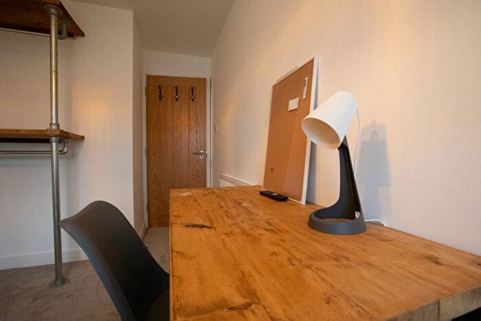 3 Bedroom Flat To Rent In Seymour Close, B29