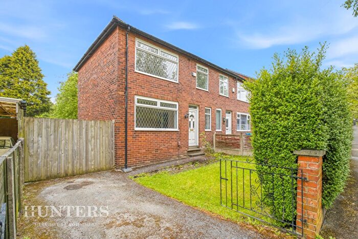 3 Bedroom End Terrace House For Sale In Repton Avenue, Oldham, OL8