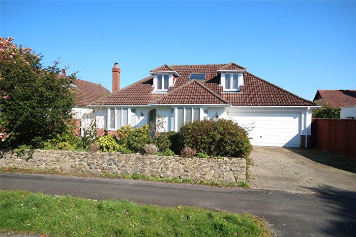 4 Bedroom Detached House For Sale In Fernhill Road, New Milton, Hampshire, BH25