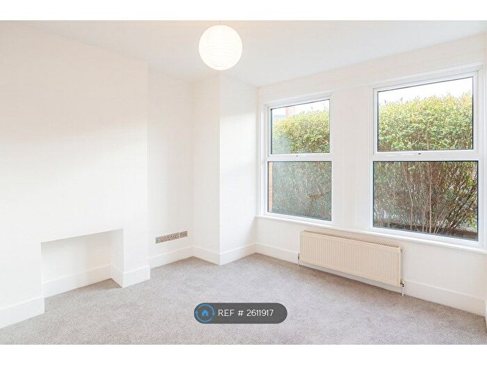 2 Bedroom Flat To Rent In Penwith Road, London, SW18