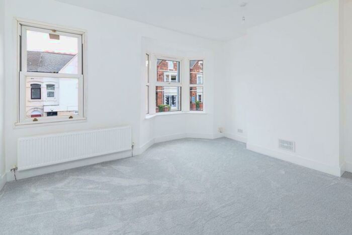 1 Bedroom Flat To Rent In Victoria Road, Swindon, SN1