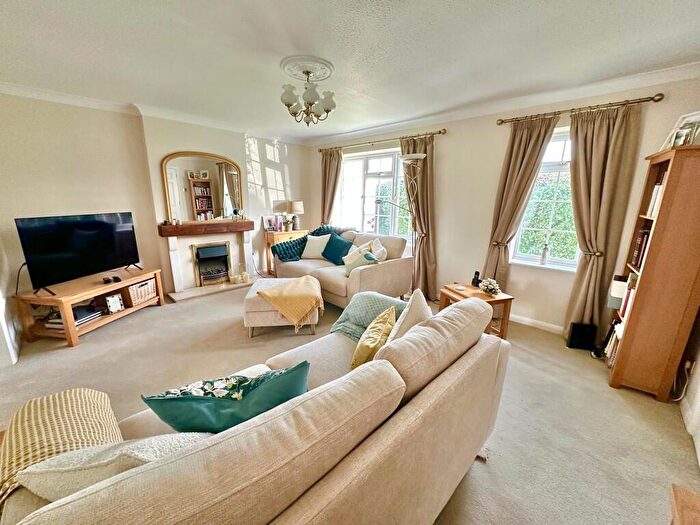 5 Bedroom Detached House For Sale In Stratford Road, Ash Vale, GU12