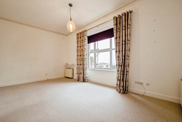 1 Bedroom Flat For Sale In East Cliff Road, Dawlish, Devon, EX7