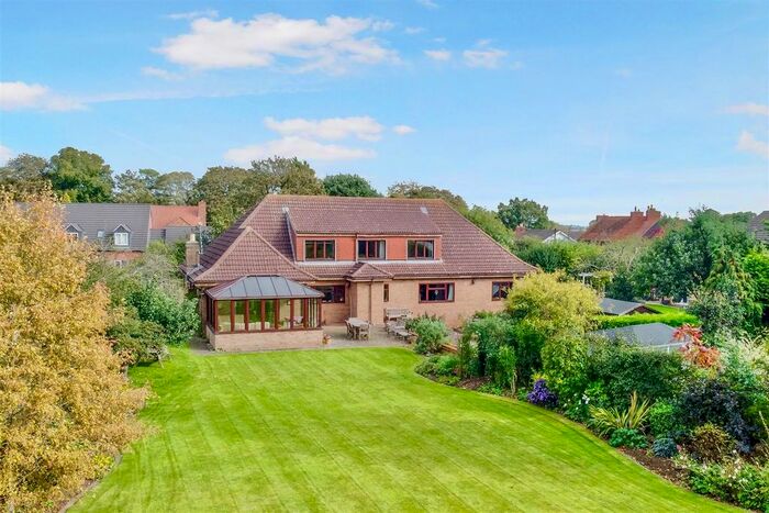 5 Bedroom Detached House For Sale In Casthorpe Road, Barrowby, Grantham, NG32