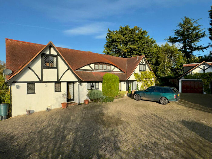 5 Bedroom Detached House For Sale In Pear Tree Lane, Shorne, DA12