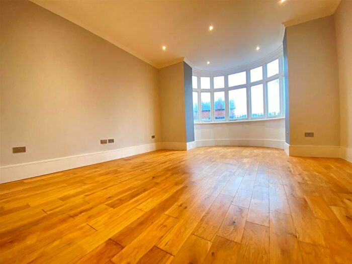 2 Bedroom Flat To Rent In Castlebar Road, Ealing, Ealing, W5