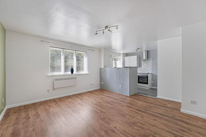 2 Bedroom Flat For Sale In Joyce Green Lane, Dartford, DA1