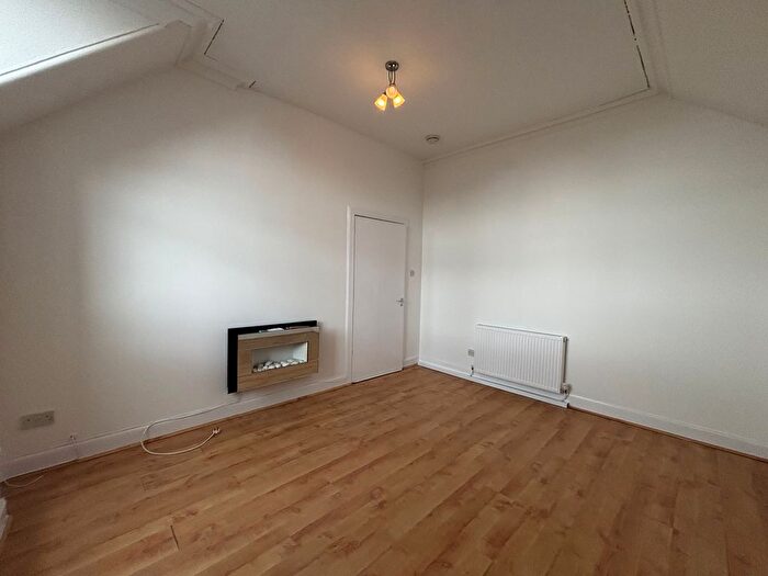 3 Bedroom Flat To Rent In Bank Street, Alloa, FK10
