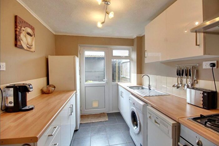 2 Bedroom End Of Terrace House To Rent In Barrie Road, Farnham, Surrey, GU9