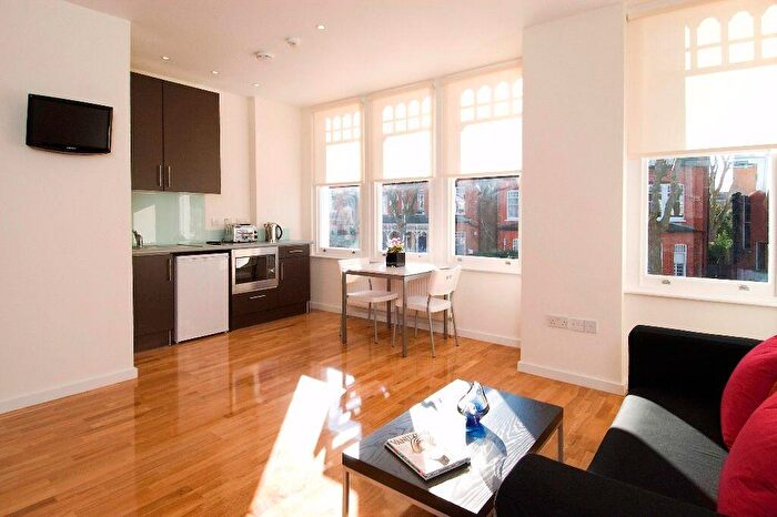 1 Bedroom Apartment To Rent In Flat, Kings Avenue, Muswell Hill, N10