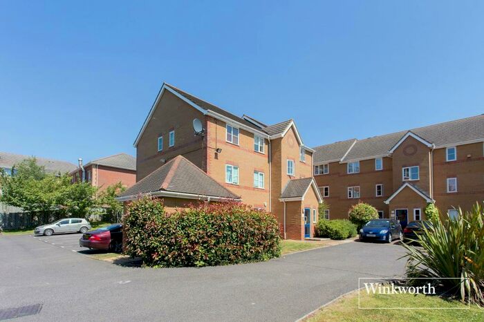 2 Bedroom Apartment To Rent In Dairyman Close, London, NW2