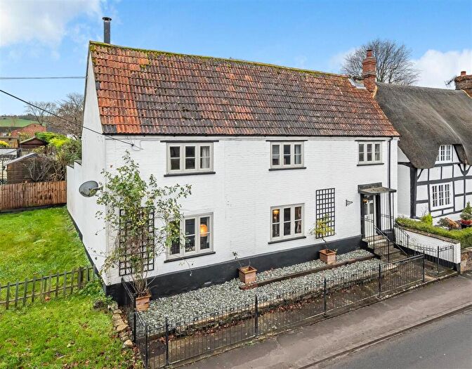 4 Bedroom Detached House For Sale In Townsend, Urchfont, SN10