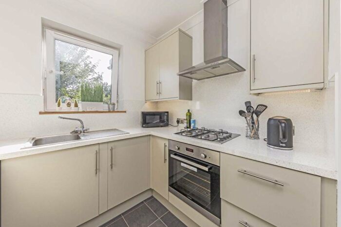 Apartment To Rent In Albert Street, London, NW1