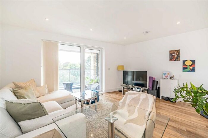 1 Bedroom Flat To Rent In Montagu House, London, W12
