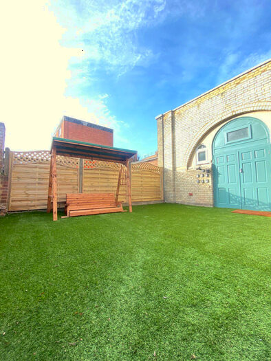 Studio To Rent In Burma Road, N16