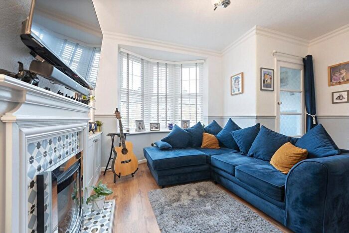 2 Bedroom End Of Terrace House For Sale In Quarr Road, Carshalton, SM5