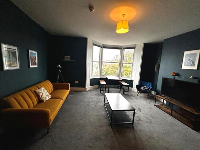 3 Bedroom Apartment To Rent In Flat, Pavilion Parade, Brighton, BN2